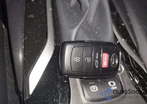 2025 Toyota Corolla Cross Xle z USA, uszkodzony, nr VIN 7MUDAABG6SV141868